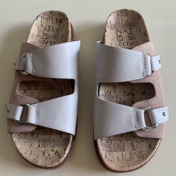 NWT- NATURALIZER MADIGAS SLIDES - Picture 3 of 7